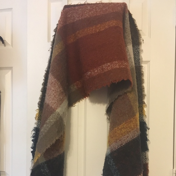 Absolutely Gigantic Stadium/Blanket Scarf - Picture 4 of 6